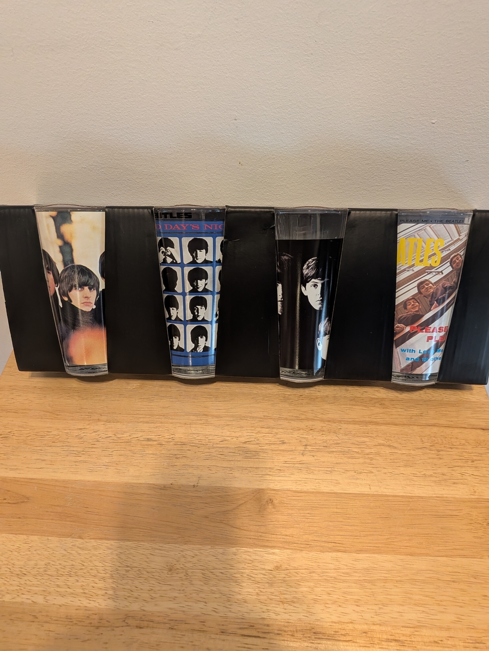 The Beatles Black and Multicolor Retro Drinking Glass Set